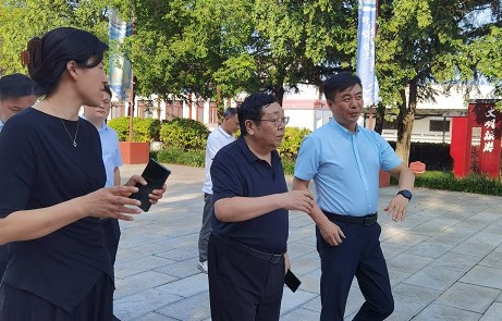 許昌市投資集團黨委書記、董事長楊增君到春秋樓、灞陵橋兩處景區實地調研